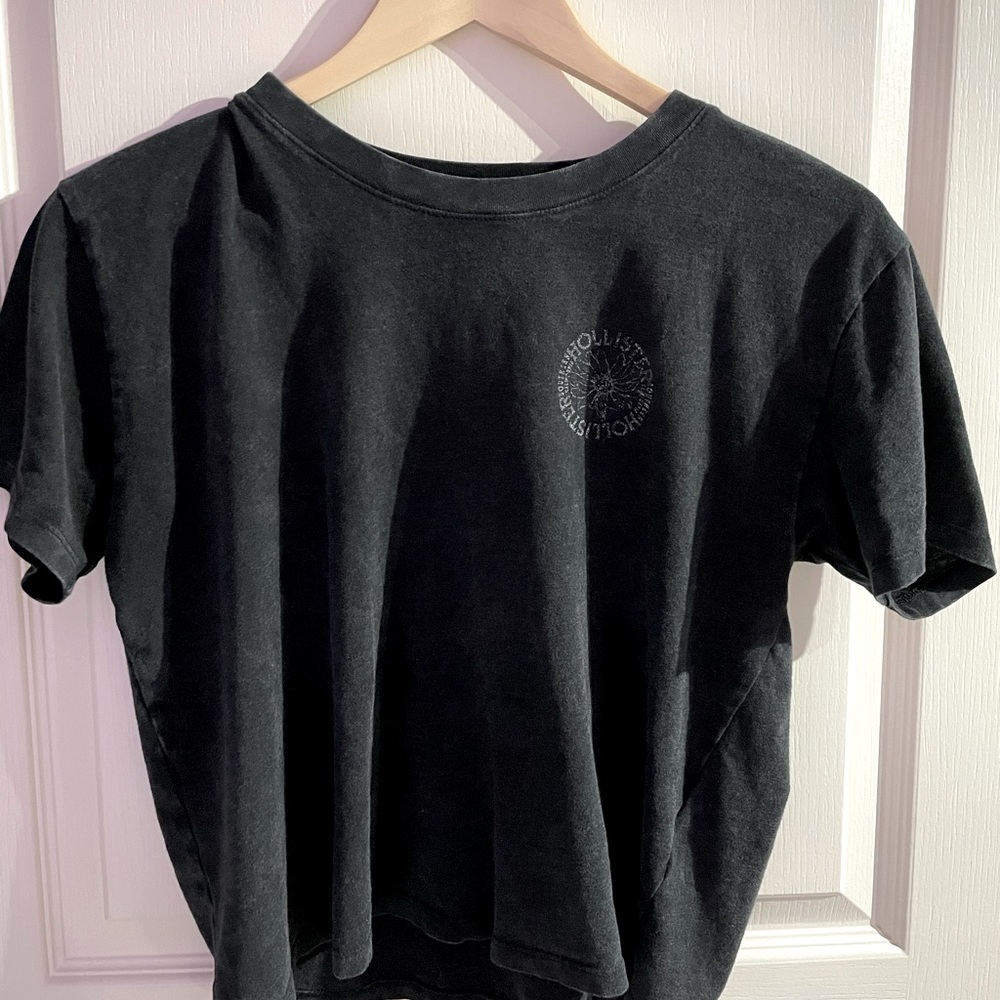 Hollister tee